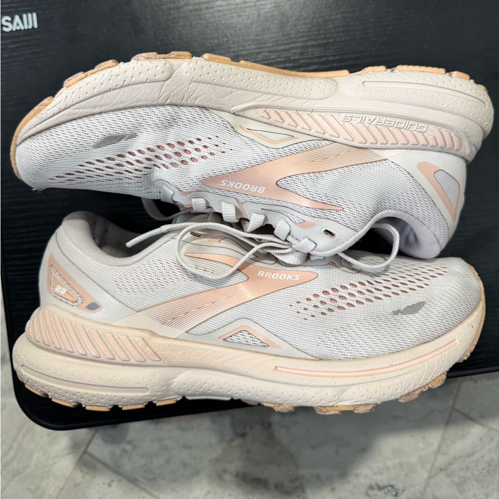 Brooks Adrenaline GTS 23 Women's Athletic Shoes - White and Peach